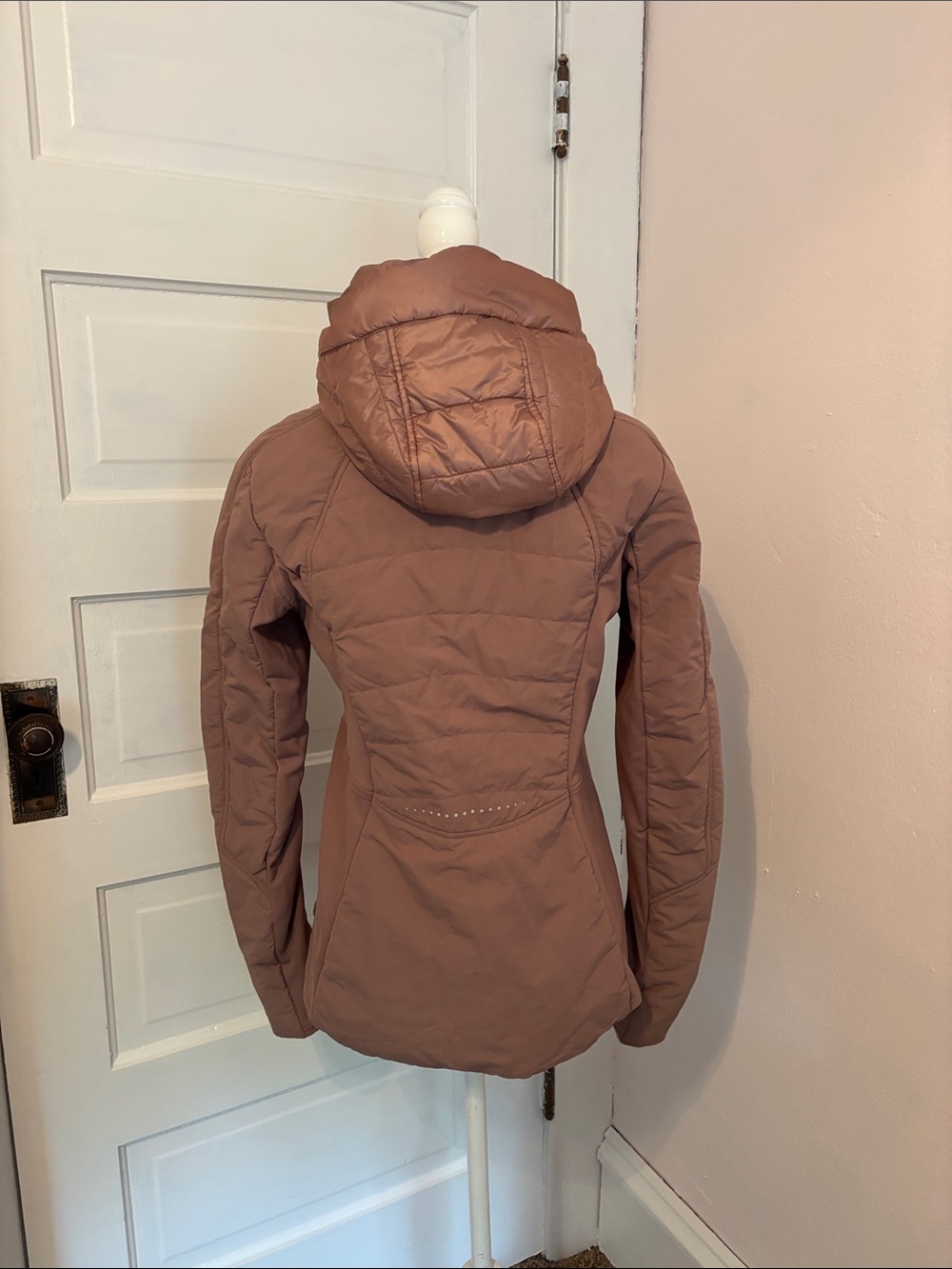 lululemon athletica Women's Hooded Puffer Jacket - Mauve - Picture 9 of 15